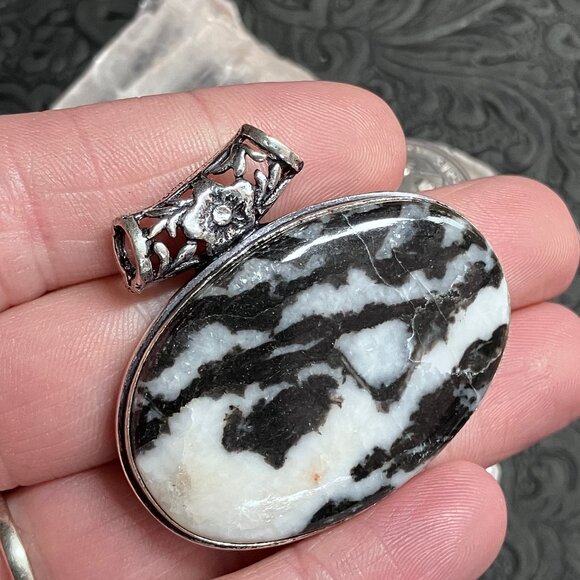 Zebra Jasper Floral Pendant Stone Crystal Jewelry - Picture 3 of 6